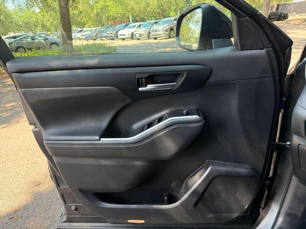 used 2025 Toyota Highlander car, priced at $41,198