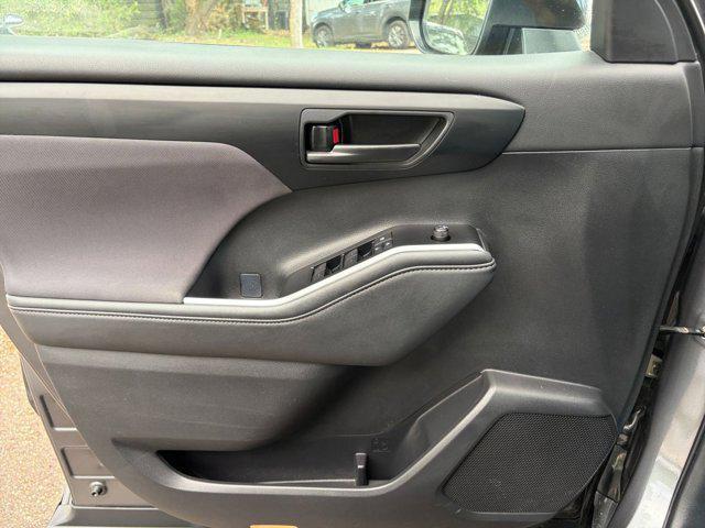 used 2025 Toyota Highlander car, priced at $36,249