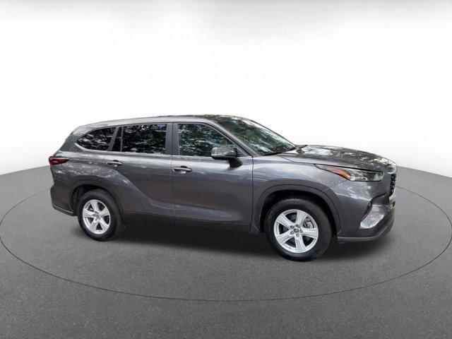 used 2025 Toyota Highlander car, priced at $36,249