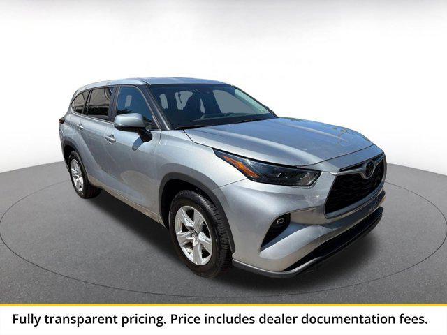 used 2025 Toyota Highlander car, priced at $35,499