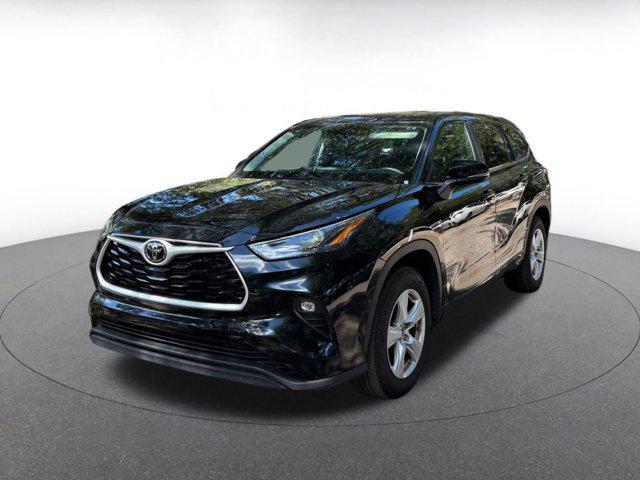 used 2025 Toyota Highlander car, priced at $35,499