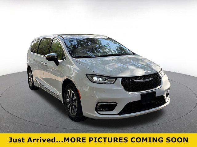 used 2023 Chrysler Pacifica Hybrid car, priced at $25,174