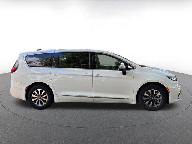 used 2023 Chrysler Pacifica Hybrid car, priced at $25,174
