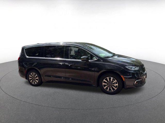 used 2023 Chrysler Pacifica Hybrid car, priced at $23,995