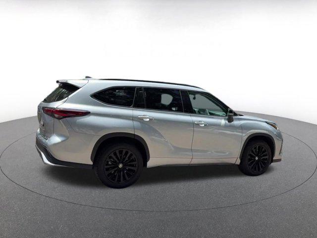used 2024 Toyota Highlander car, priced at $38,499