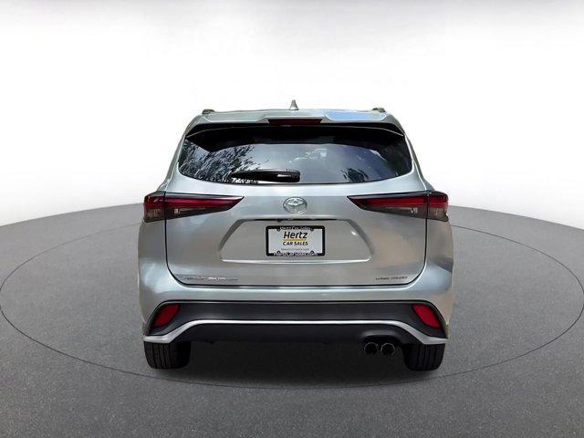 used 2024 Toyota Highlander car, priced at $38,499