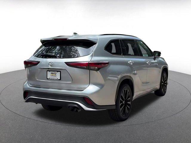used 2024 Toyota Highlander car, priced at $38,499