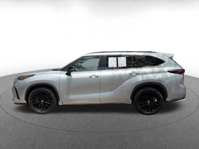 used 2024 Toyota Highlander car, priced at $38,499