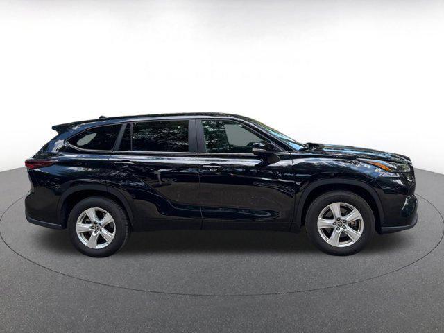 used 2025 Toyota Highlander car, priced at $35,749