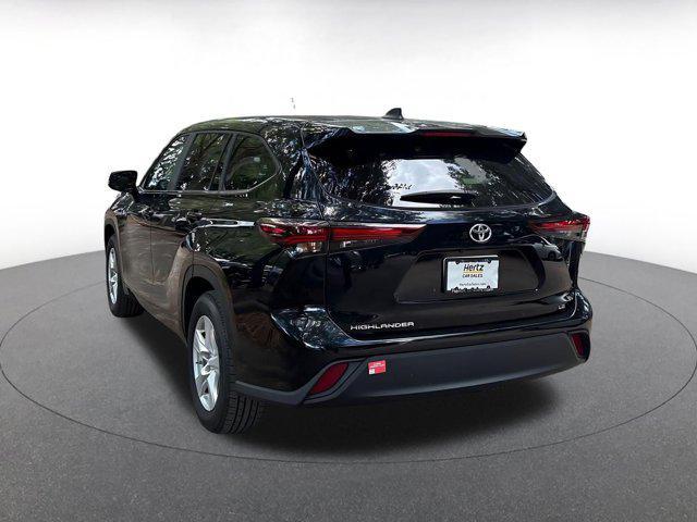 used 2025 Toyota Highlander car, priced at $35,749