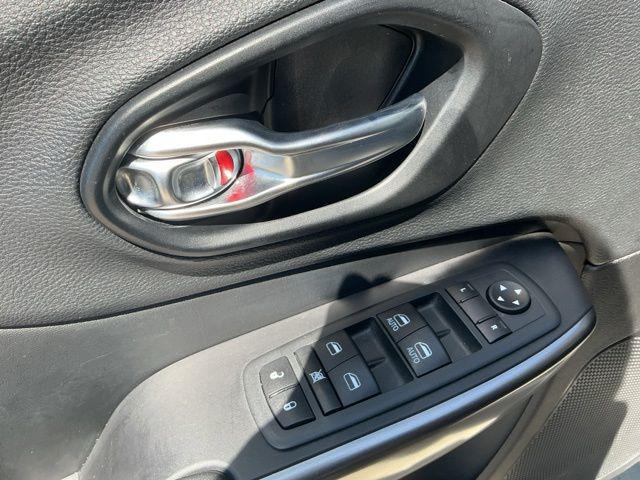 used 2021 Jeep Cherokee car, priced at $17,997