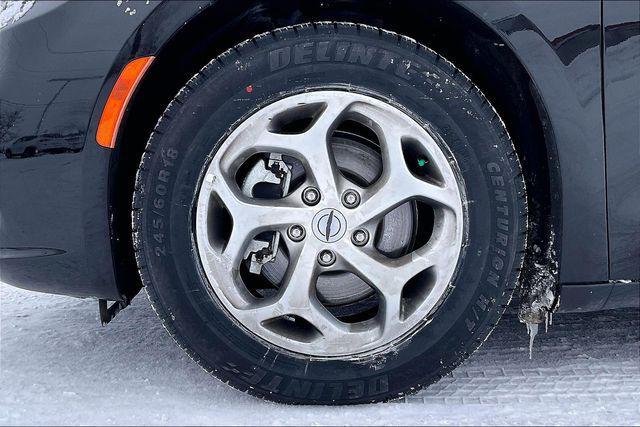 used 2024 Chrysler Pacifica car, priced at $27,588