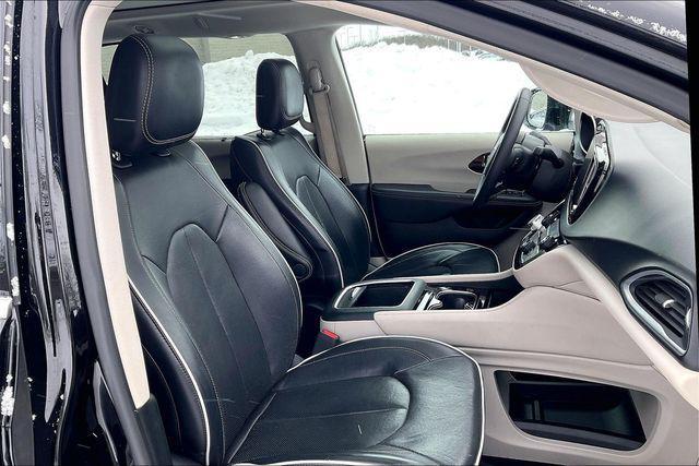 used 2024 Chrysler Pacifica car, priced at $27,588