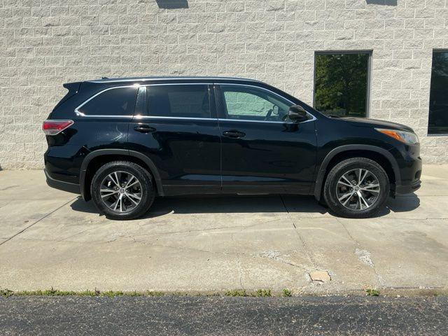 used 2016 Toyota Highlander car, priced at $17,222
