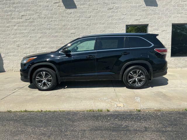 used 2016 Toyota Highlander car, priced at $17,222