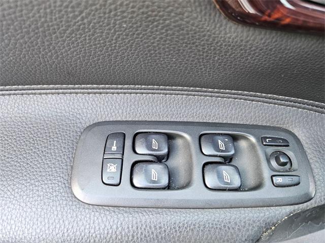 used 2006 Volvo V70 car, priced at $4,995