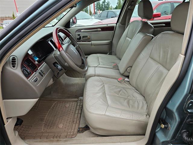 used 2005 Lincoln Town Car car, priced at $5,995