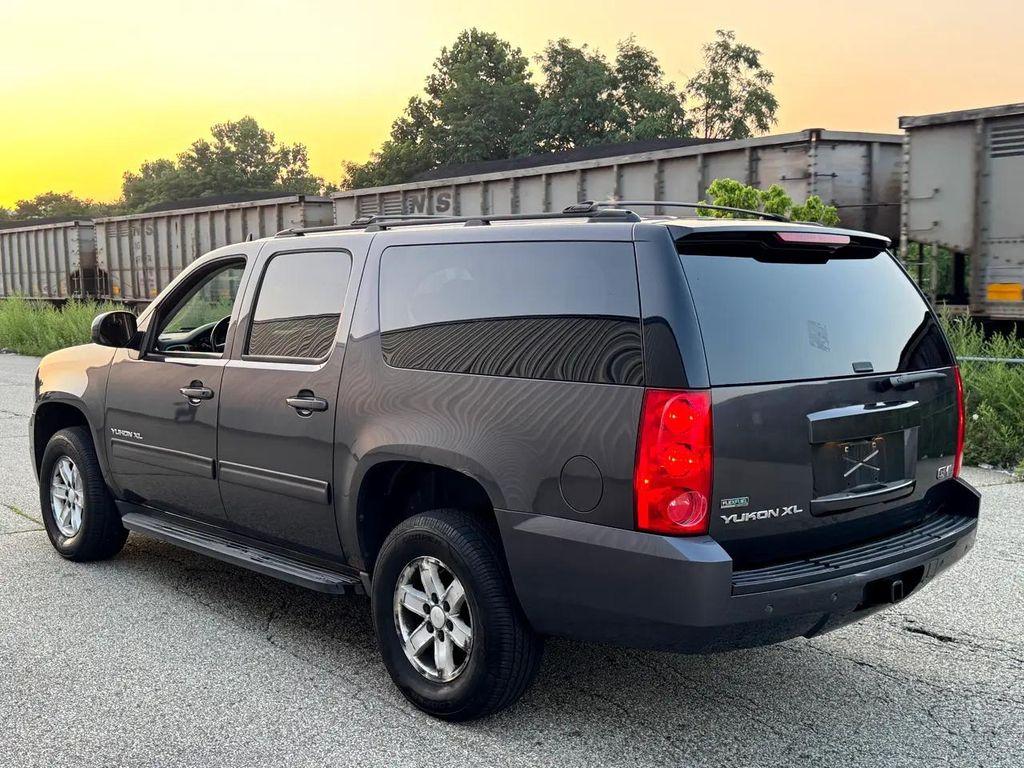 2010 Gray GMC Yukon XL