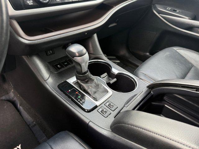used 2015 Toyota Highlander car, priced at $16,587