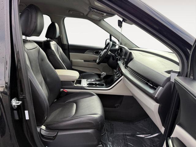 used 2024 Kia Carnival car, priced at $28,894
