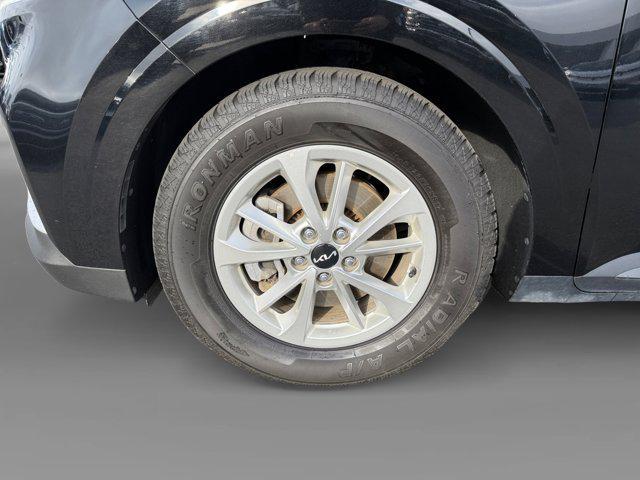 used 2024 Kia Carnival car, priced at $28,894