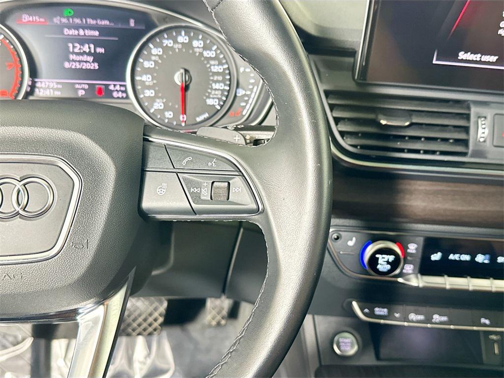 2022 Florett Silver Metallic Audi Q5