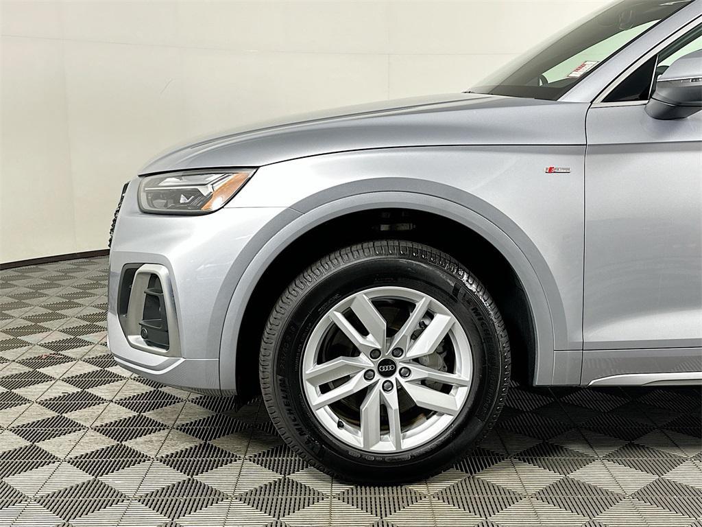 2022 Florett Silver Metallic Audi Q5