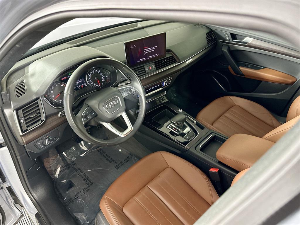 2022 Florett Silver Metallic Audi Q5