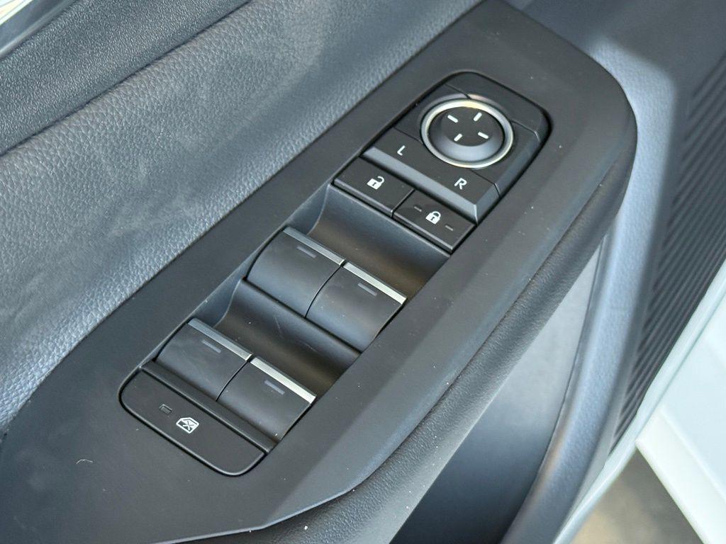 new 2026 Toyota Prius Plug-In Hybrid car, priced at $39,558