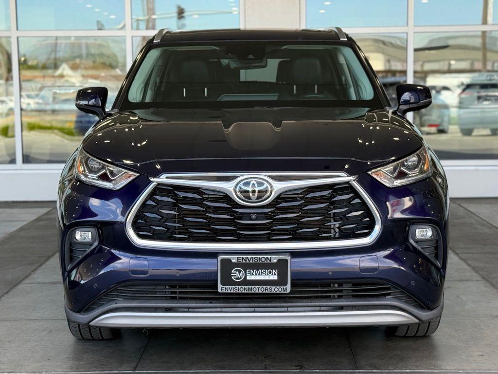 used 2022 Toyota Highlander car, priced at $41,628