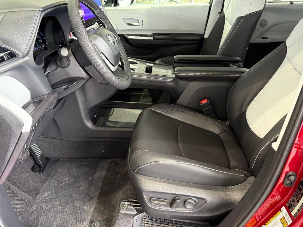 new 2026 Toyota Sienna car, priced at $52,684