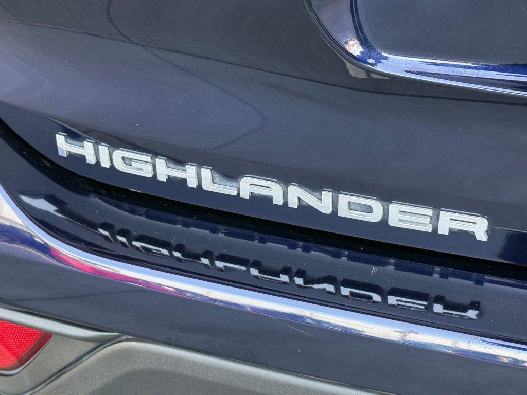 used 2023 Toyota Highlander car, priced at $32,913