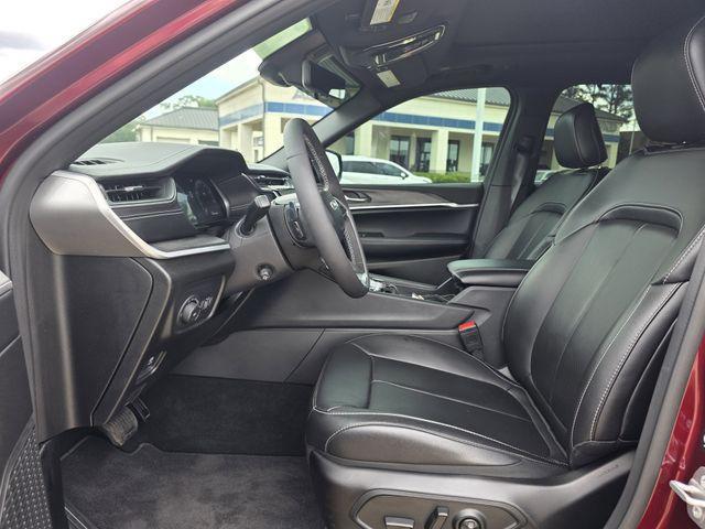 used 2025 Jeep Grand Cherokee car, priced at $39,993