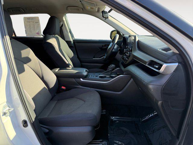 used 2022 Toyota Highlander car, priced at $25,399