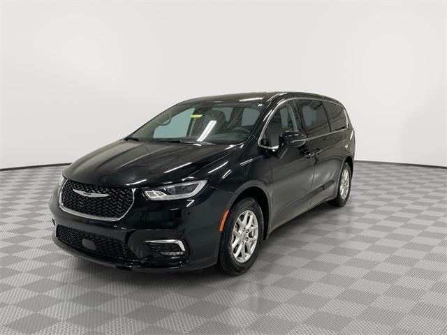 used 2024 Chrysler Pacifica car, priced at $27,895