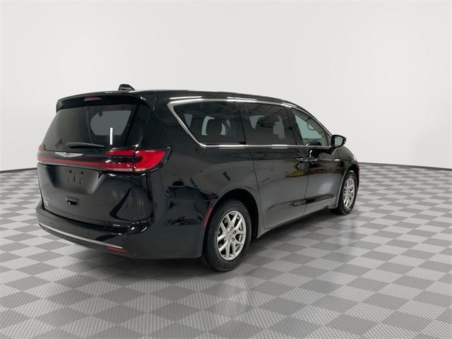 used 2024 Chrysler Pacifica car, priced at $27,895