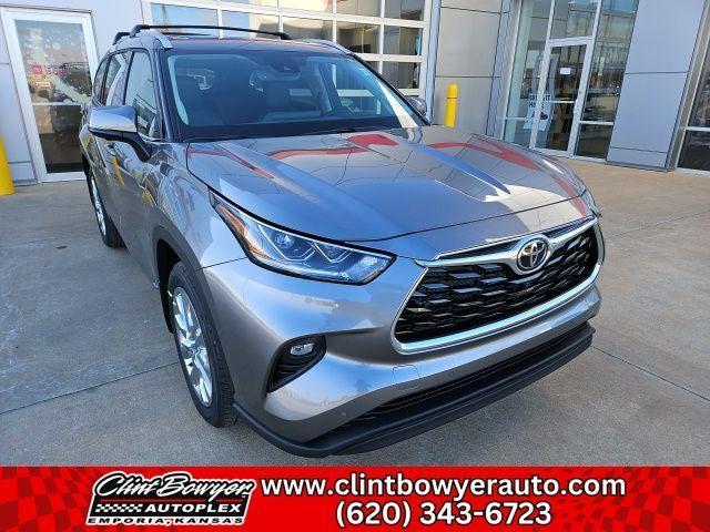 new 2026 Toyota Highlander Hybrid car, priced at $56,092