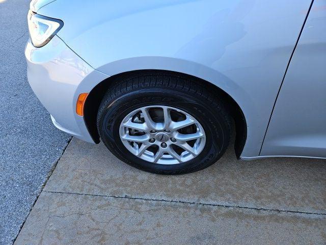 used 2024 Chrysler Pacifica car, priced at $25,563