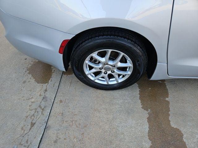 used 2024 Chrysler Pacifica car, priced at $25,563