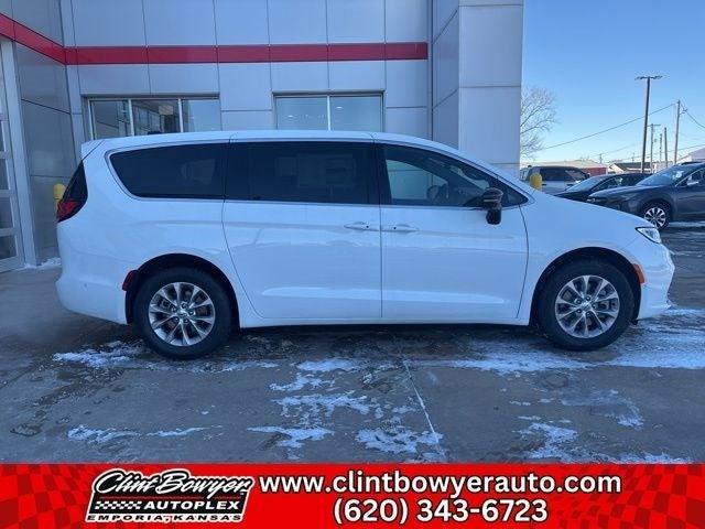 new 2025 Chrysler Pacifica car, priced at $43,415