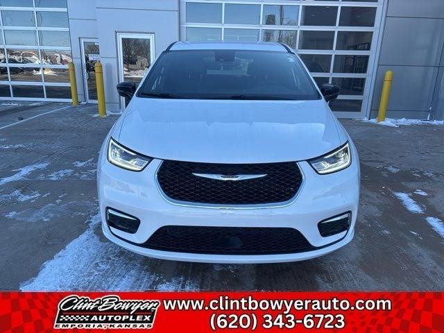 new 2025 Chrysler Pacifica car, priced at $43,415