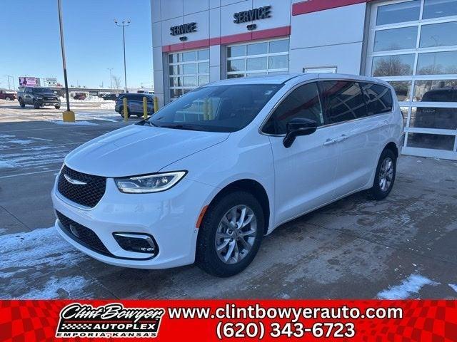new 2025 Chrysler Pacifica car, priced at $43,415