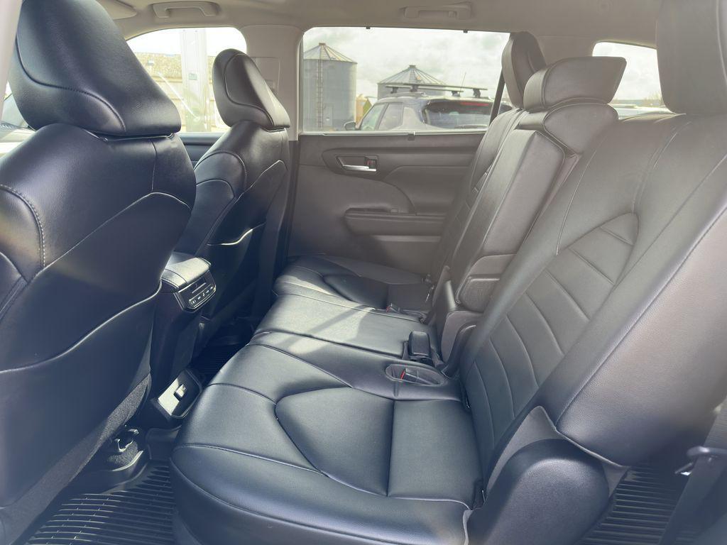 used 2023 Toyota Highlander Hybrid car, priced at $33,821