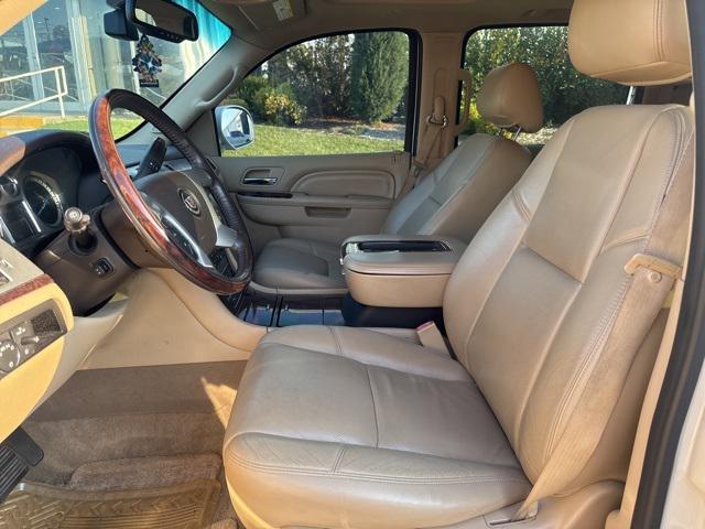 used 2020 Cadillac Escalade ESV car, priced at $28,991