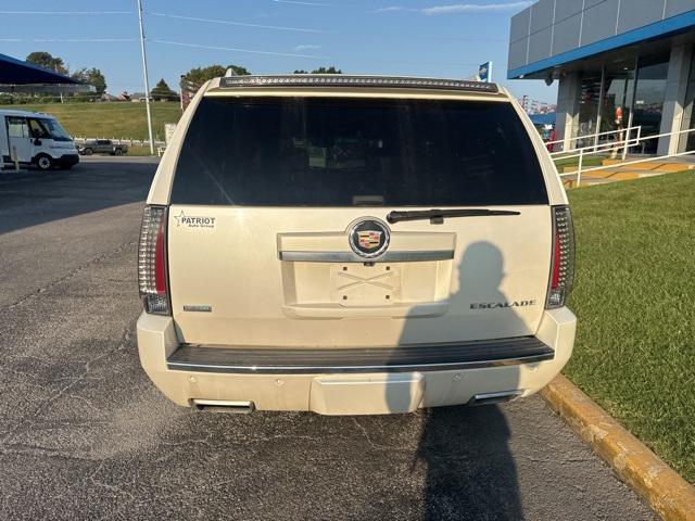 used 2020 Cadillac Escalade ESV car, priced at $28,991