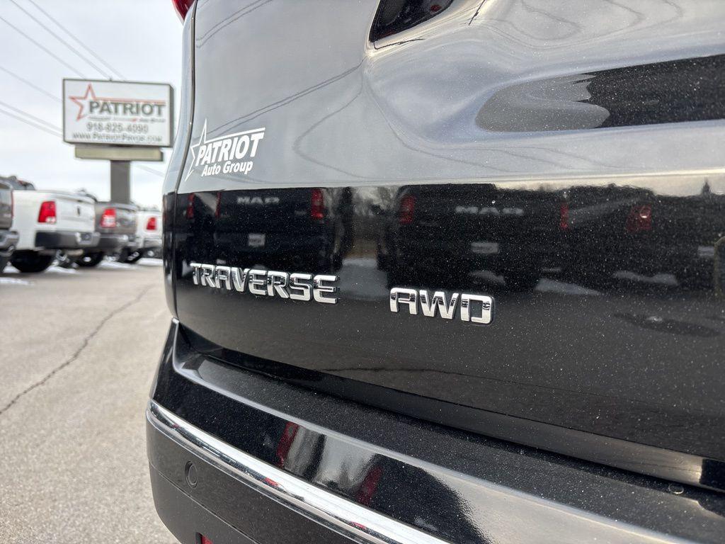 used 2021 Chevrolet Traverse car, priced at $25,619