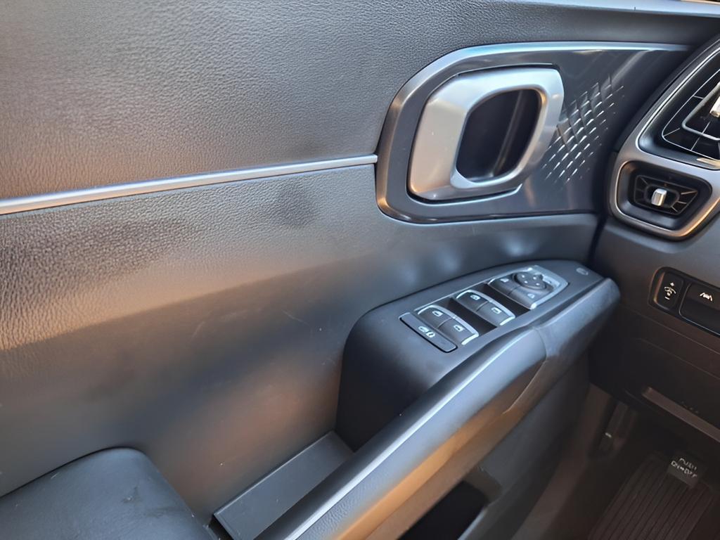 used 2023 Kia Sorento car, priced at $22,631