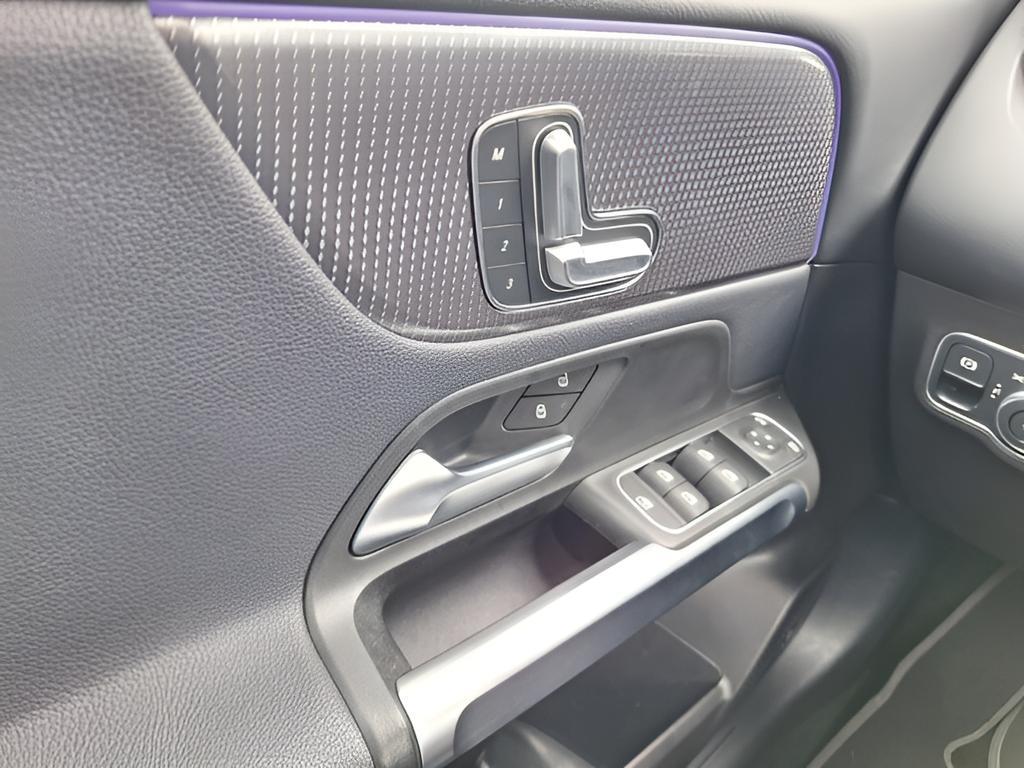 used 2020 Mercedes-Benz GLB 250 car, priced at $21,281