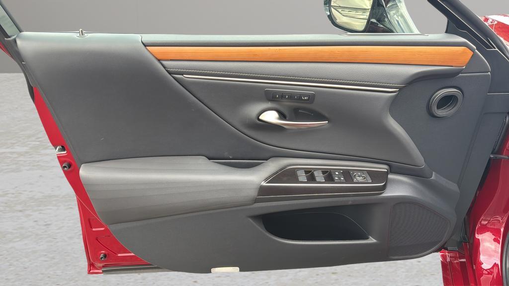 used 2019 Lexus ES 350 car, priced at $31,276