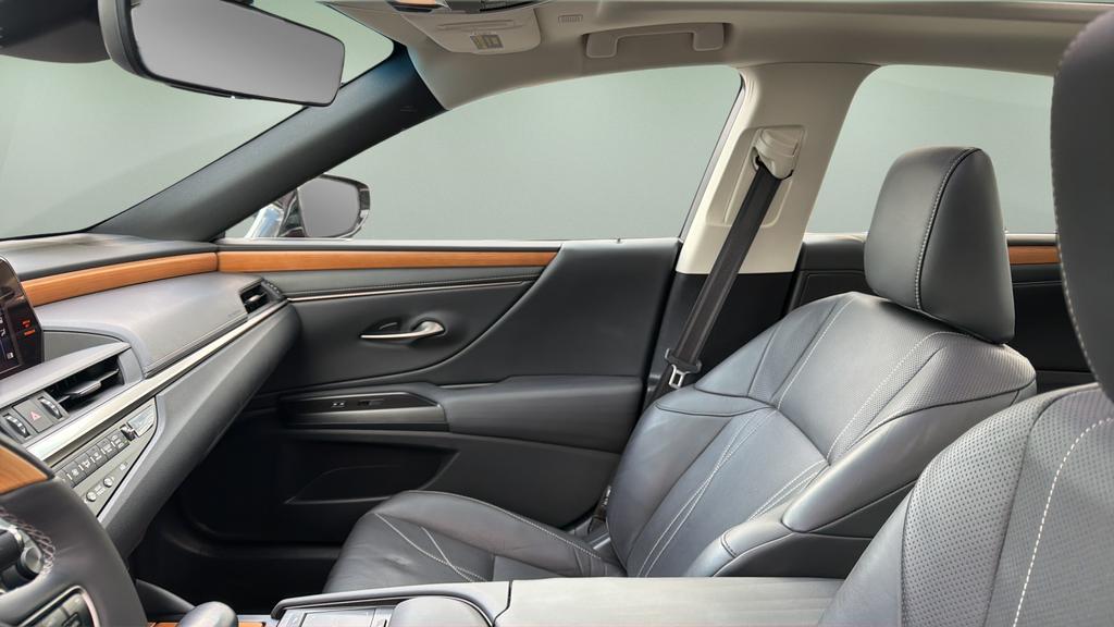 used 2019 Lexus ES 350 car, priced at $31,276